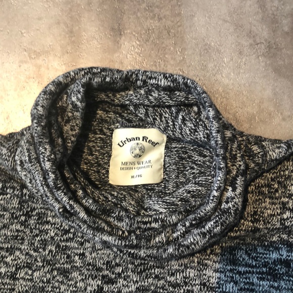 Comfy sweater with big neck - Picture 2 of 2